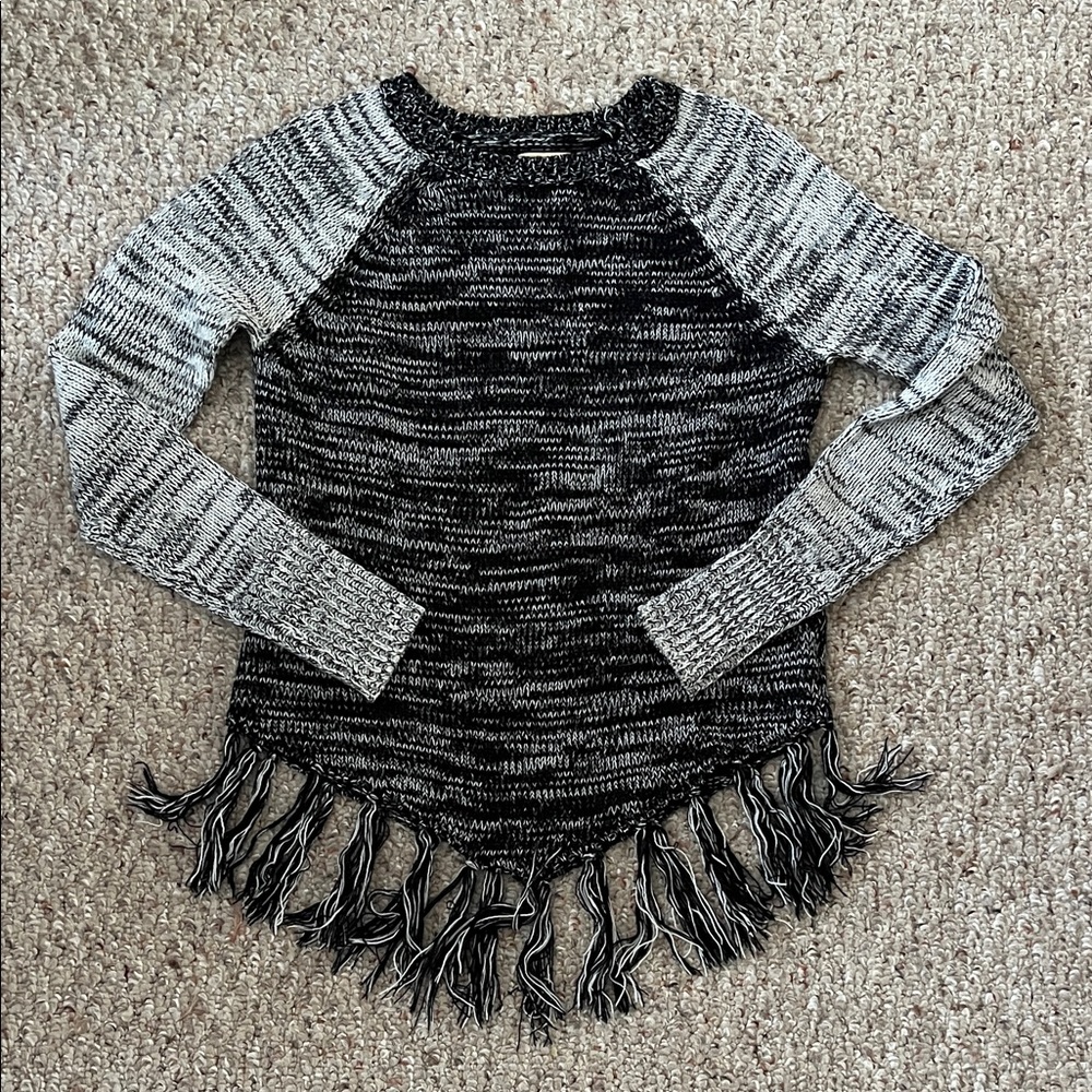 Hollister Black and White Knit Sweater